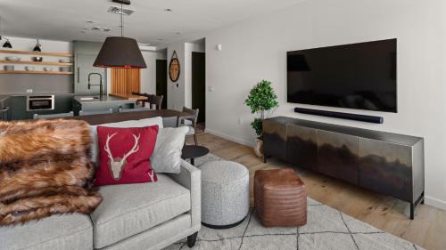 Stowe Area Apartment | Lux Mountainside 2 Bed Mountainside Condo By Stowe Mountain Rentals