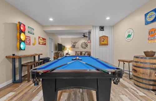 Franklin House | Lux Mtn Cabin Hot Tub, Fire Pit, Game Room 3bd