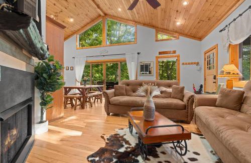 Franklin House | Lux Mtn Cabin Hot Tub, Fire Pit, Game Room 3bd