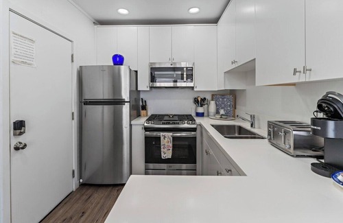 Central Mission Beach Apartment | Lux OceanViews Mission Beach Surfboard AC Parking