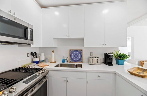 Central Mission Beach Apartment | Lux OceanViews Mission Beach Surfboard AC Parking