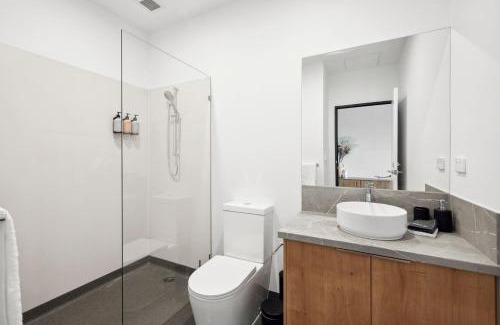 Geelong Hotel | Lux on Yarra by Regional Escapes
