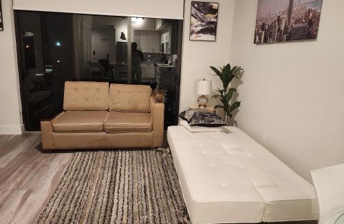 West Palm Beach Apartment | Lux property great for 1 to 8 Guests-family trip ,5Beds 2Rooms Staycation with Gym and EV, proximity to Downtown and Beaches