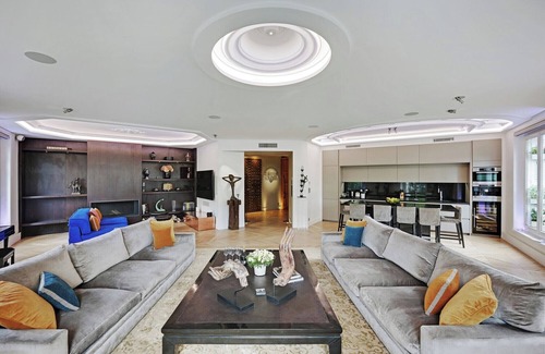 Saint-Germain-des-Pres Apartment | LUX RESIDENCE: BLEND OF BOHEMIAN CHARM & CURATED CONTEMPORARY ART-SAINT GERMAIN