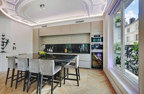 Saint-Germain-des-Pres Apartment | LUX RESIDENCE: BLEND OF BOHEMIAN CHARM & CURATED CONTEMPORARY ART-SAINT GERMAIN