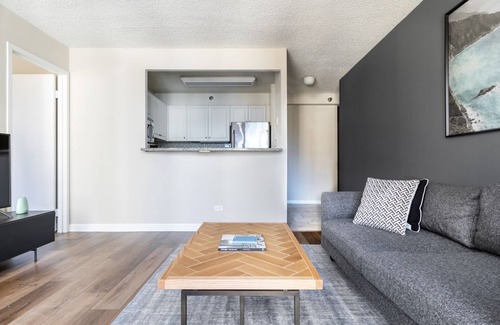 Rush and Division Apartment | Lux River North 1BR w/Gym, W/D, near Magnificent Mile, by Blueground