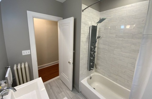 Grosse Pointe Apartment | Lux Stay. Beautiful renovated 3 bedrooms 1 bath in Grosse Pointe/Detroit area.
