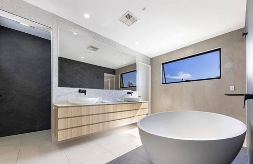 Buddina House | Lux stay walk to beach!