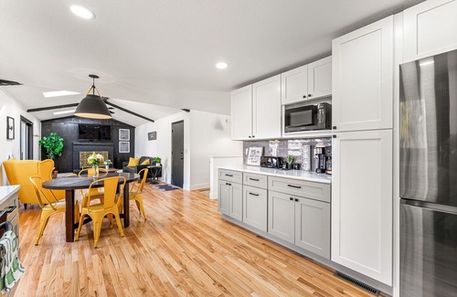 Littleton House | Lux & Stylish Family friendly, H Tub, Wi-Fi, EV CHARGE POINT