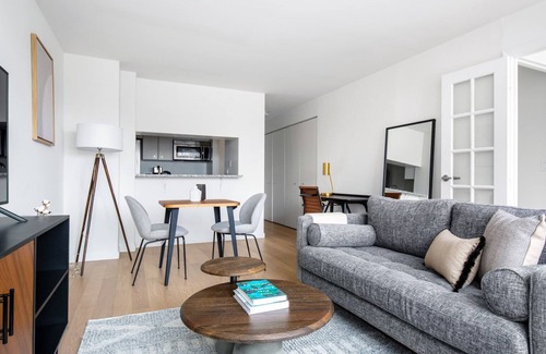 Union Square Apartment | Lux Union Square 1BR w/Gym, Doorman, across from Park, by Blueground
