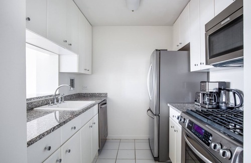 Union Square Apartment | Lux Union Square 1BR w/Gym, Doorman, across from Park, by Blueground