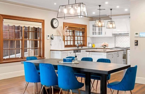 Felixstow House | LUX Urban 4-Bedroom, Sleeps 9, with Pool