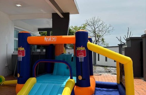 Bandar Penawar House | Lux Villa 6rm 12 to 22 pax Wifi Netflix BBQ SteamBoat Games Beach Water Park