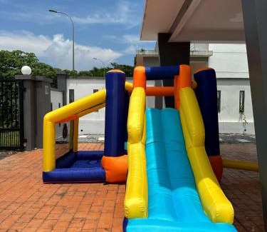 Bandar Penawar House | Lux Villa 6rm 12 to 22 pax Wifi Netflix BBQ SteamBoat Games Beach Water Park