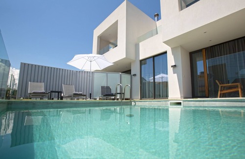 Kato Galatas Villa | Lux Villa private pool ★ Beach at 150mt ★ Sea View ★ 4 Bdr ★ 5 bathrooms