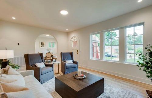 Nashville House | Lux West Nash Tudor 4mi to DT Sleeps 9