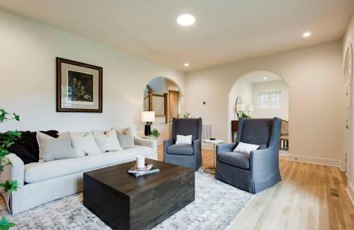 Nashville House | Lux West Nash Tudor 4mi to DT Sleeps 9