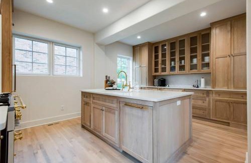 Nashville House | Lux West Nash Tudor 4mi to DT Sleeps 9