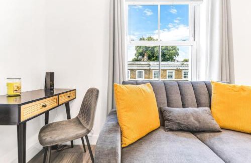 Kensington Apartment | LUXaway 2BR Kensington with AC - Sleeps up to 11