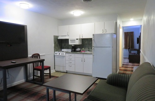 Maryville Hotel | Luxbury Inn & Suites