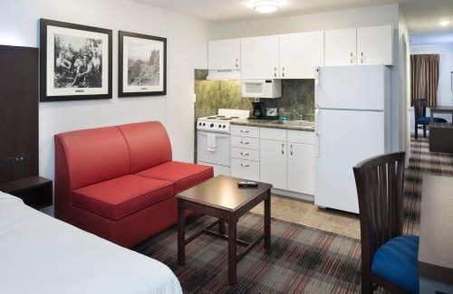 Maryville Hotel | Luxbury Inn & Suites