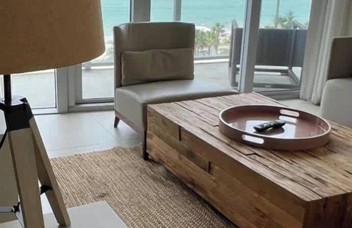 Seybold Apartment | Luxe 1 BR Ocean View by The beach, Amazing Pool