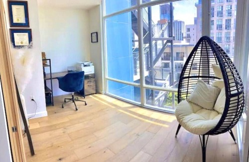 Downtown San Diego Condo | Luxe 1BR + Den: Little Italy Gem