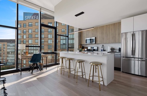River West Apartment | Luxe 1BR: Unmatched Views & Location