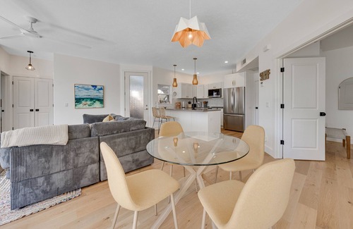 Princeville Condo | Luxe, 1st-floor condo with sunset mountain views, lanai, pool, hot tub & gym