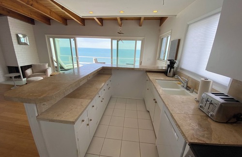 Los Angeles County Apartment | LUXE 2-bedroom Malibu apartment on the sand
