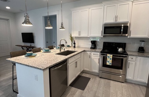 Stuart Condo | Luxe 2 Bedroom Retreat. 1 block from Inter coastal. Walk to riverfront park.