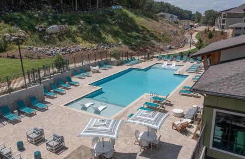 Pelham Apartment | Luxe 2 BR Apt Oak Mt St Park Lots of Amenities