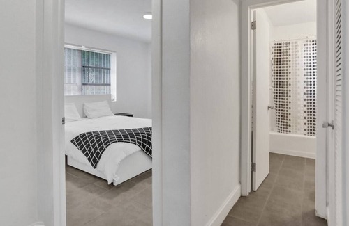 Riviera Beach Apartment | Luxe 2br/1bath, Palm Beach, W/ free parking, outdoor living area and Trampoline!
