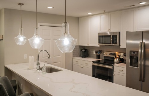 Greenville Apartment | Luxe 2BR/2BA Condo 1 Block from Main St w/Balcony