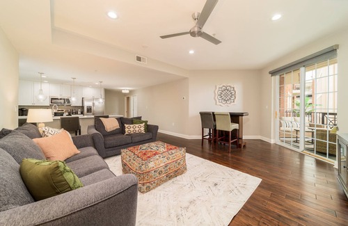 Greenville Apartment | Luxe 2BR/2BA Condo 1 Block from Main St w/Balcony