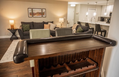 Greenville Apartment | Luxe 2BR/2BA Condo 1 Block from Main St w/Balcony
