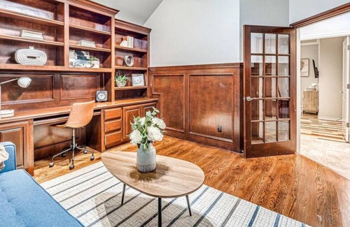 Edmond House | Luxe 3B/2.5B w/ Hot Tub & Heated Pool