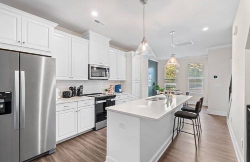 Charlotte House | Luxe 3BR King Townhouse w/Rooftop—in Uptown CLT!