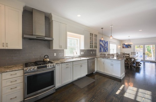 Vineyard Haven House | Luxe 4 Bed/4 Ensuite Bath, A/C In-Town Vineyard Haven, Gunite Pool and Spa