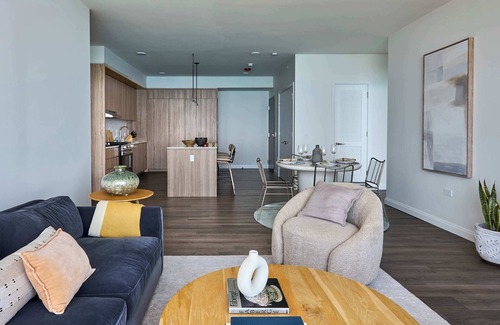 The Loop Apartment | Luxe 67th Flr 2BR: Endless Lake Views, Top Skydeck