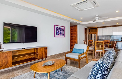 Mismaloya Apartment | Luxe 8th-floor condo with endless ocean views, pool, spa & balcony