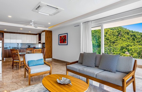 Mismaloya Apartment | Luxe 8th-floor condo with endless ocean views, pool, spa & balcony