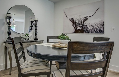 South Tulsa House | Luxe Accommodations - Incredible Redesign Offers High-End Finishes & Furnishings