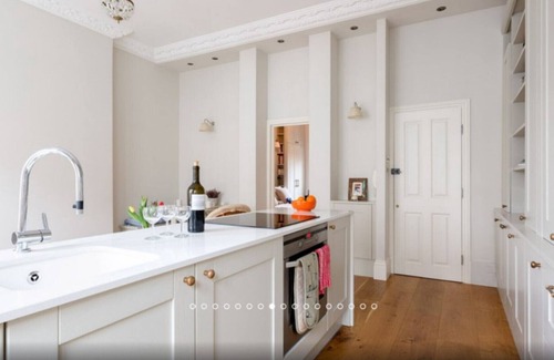 Avonmore and Brook Green Apartment | Luxe apartment in Kensington Olympia. Sleeps 2 (One bedroom)