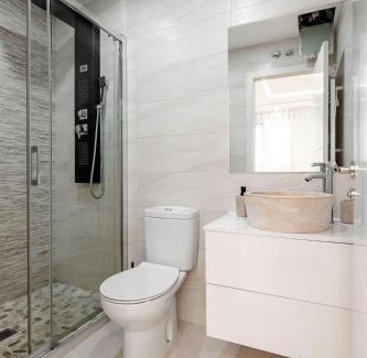 Pueblo Nuevo Apartment | Luxe Apartment Madrid 7 paradas de Metro de Sol