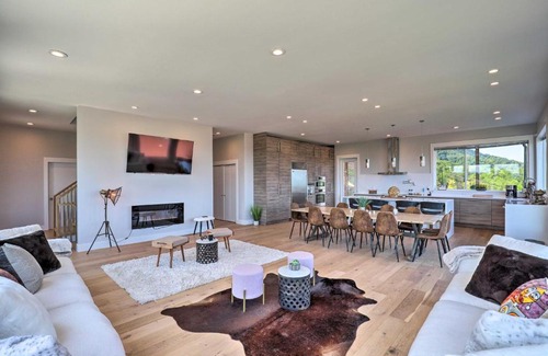 Asheville House | Luxe Asheville Home with Stunning Mountain Views!