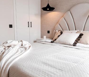 Malasana Apartment | Luxe at the Clouds of Madrid! Atico C Fuencarral
