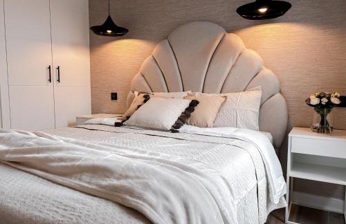 Malasana Apartment | Luxe at the Clouds of Madrid! Atico C Fuencarral