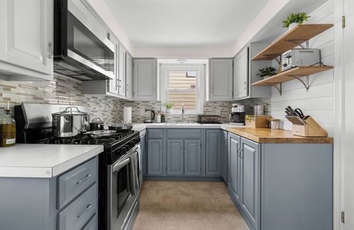 Kenmore House | Luxe Aura Residence in Buffalo, Game Room, Safe Neighborhood, Centrally Located
