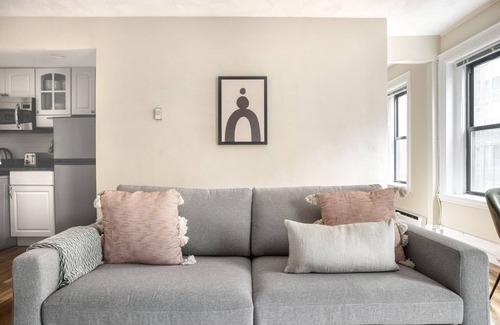 Back Bay Apartment | Luxe Back Bay 1BR w/W/D, near Green Line, by Blueground